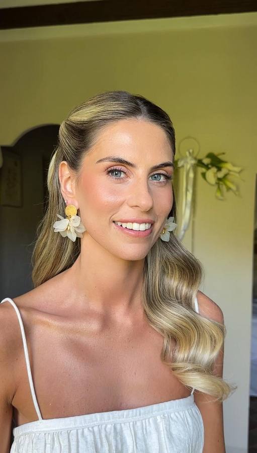 Blonde bride with sleek ponytail
