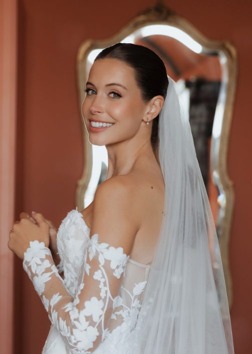Bride with veil at gold mirror